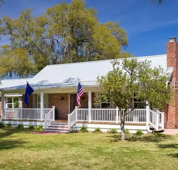 PRIVATE LOWCOUNTRY RETREAT ON OVER FIVE ACRES