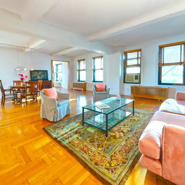 PRE-WAR ELEGANCE WITH AN OPEN MODERN LAYOUT