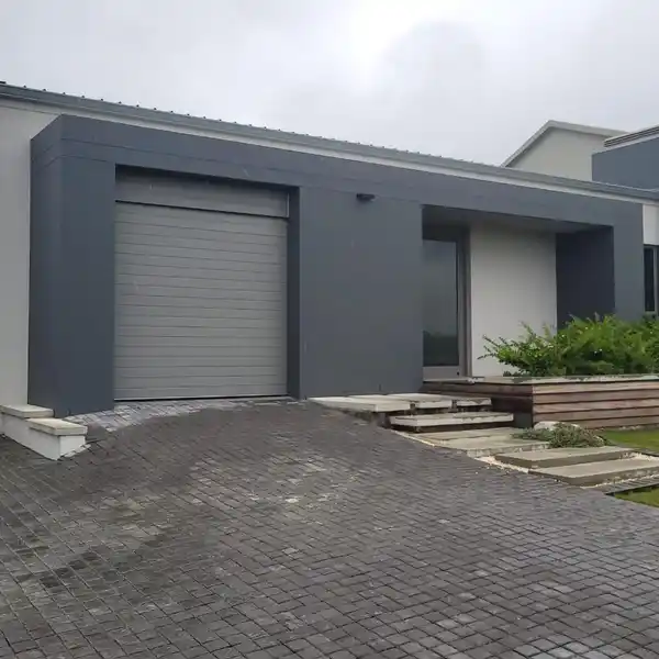 ENTERTAINER'S DELIGHT IN OUBAAI
