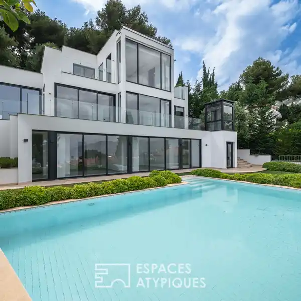 CONTEMPORARY SEA VIEW VILLA