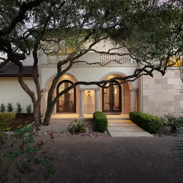 BREATHTAKING CUSTOM ESTATE IN WESTVIEW