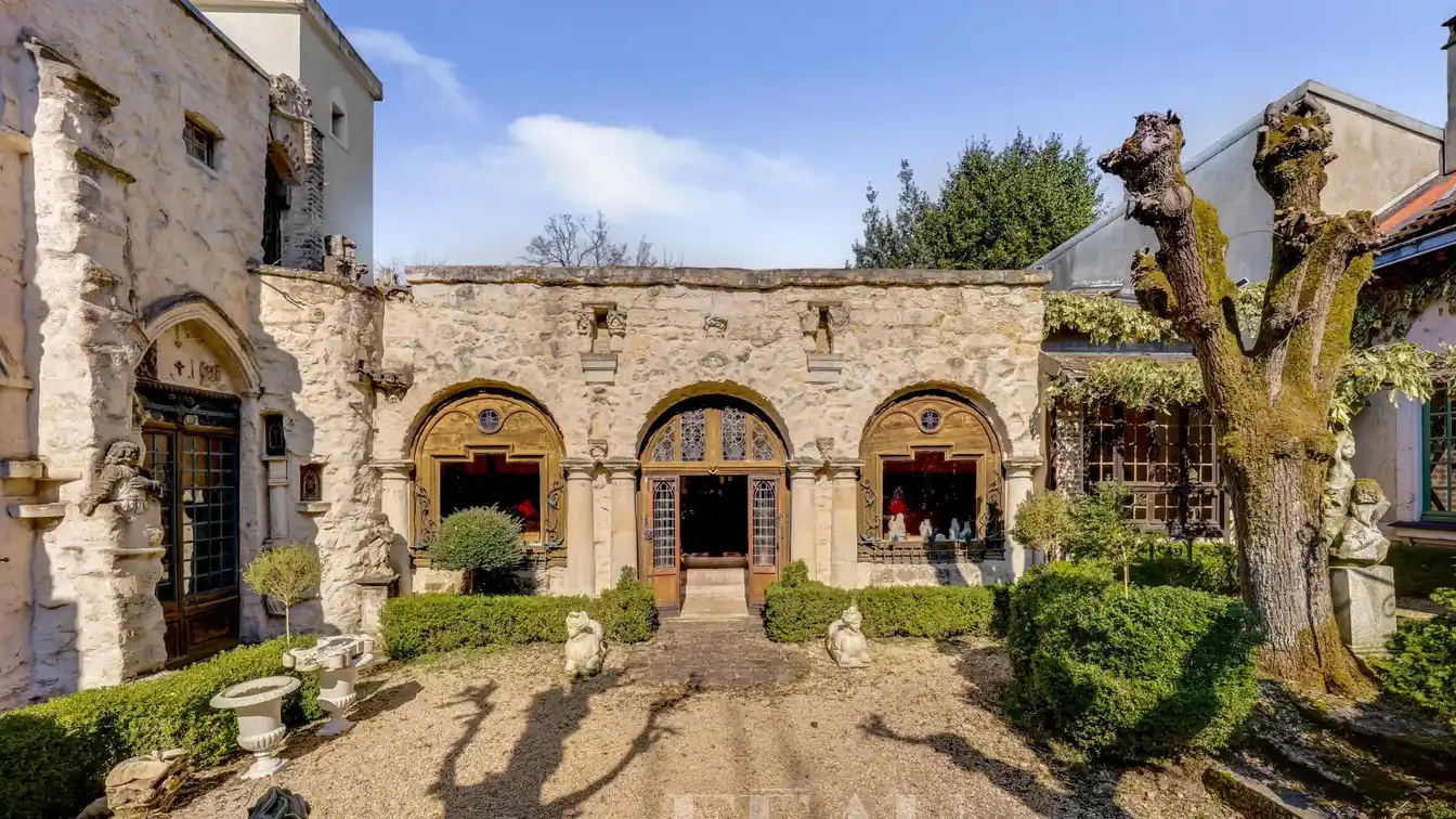 Unique 1880 Chateau