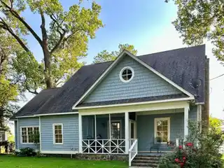 Upscale Waterfront Retreat