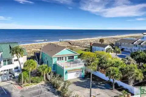 Incredible Beach House Right on the Oceanfront