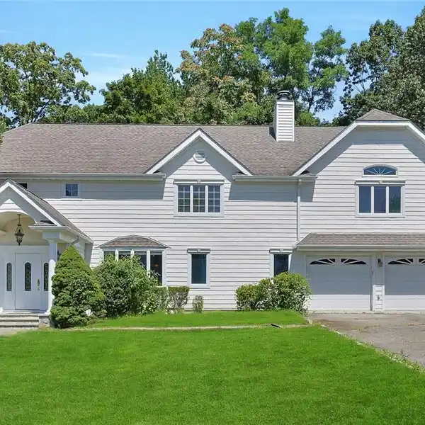 CLASSIC COLONIAL LIVING WITH MODERN COMFORTS