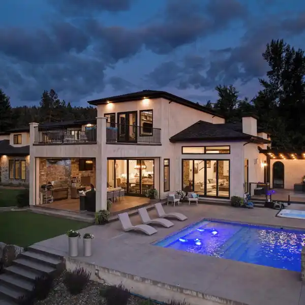 TUSCAN-INSPIRED OKANAGAN ACREAGE