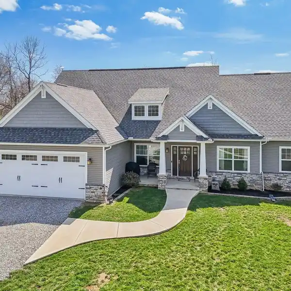 PRIVATE 40-PLUS-ACRE RETREAT