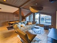 LARGE LES GETS PENTHOUSE
