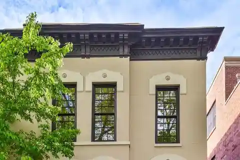 Picture Perfect Lincoln Park Rowhome