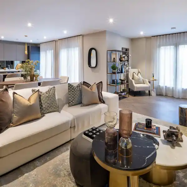 SPACIOUS MARYLEBONE RESIDENCE WITH ELEVATED VIEWS