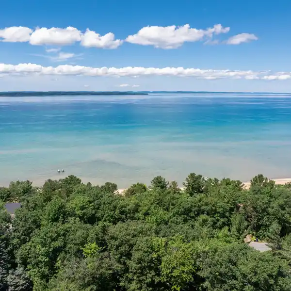 PRIVATE RETREAT ON THE SHORES OF GRAND TRAVERSE BAY
