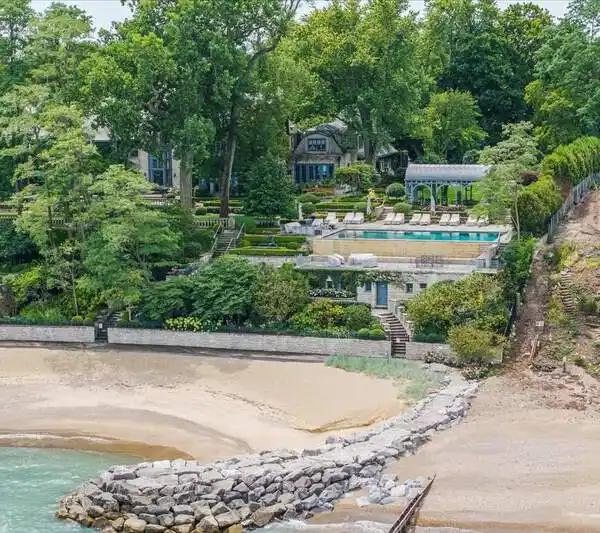 WINDSOR HOUSE - AN ICONIC LAKEFRONT ESTATE