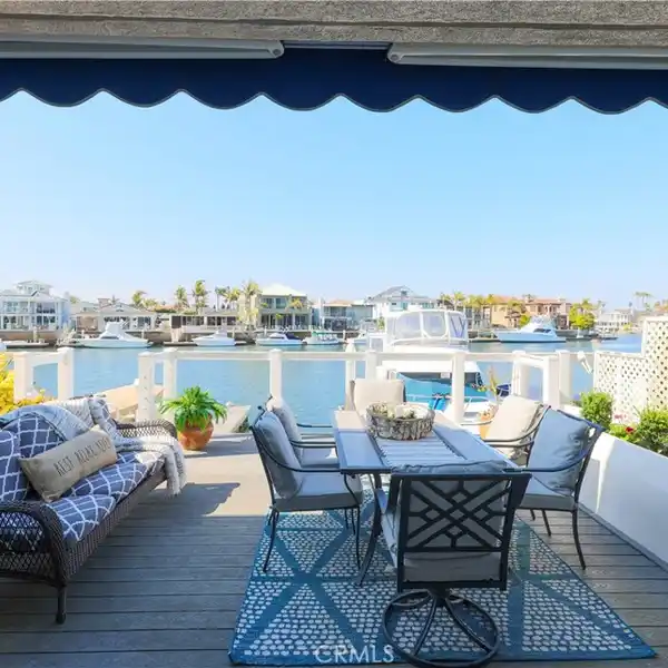 STUNNING CONDO IN A FABULOUS WATERFRONT LOCATION