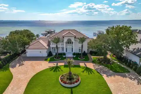 Extraordinary Bay Front Estate