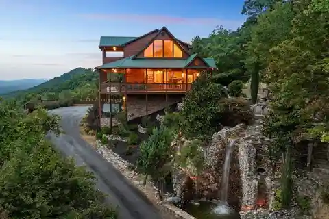 Turnkey Luxury Lodge with Breathtaking Layered Mountain Views