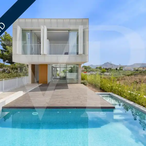 MODERN NEWLY BUILT VILLA WITH LARGE POOL IN ALCUDIA