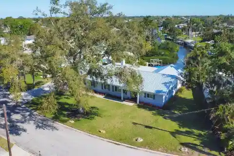 Waterfront Home in Northwest Bradenton