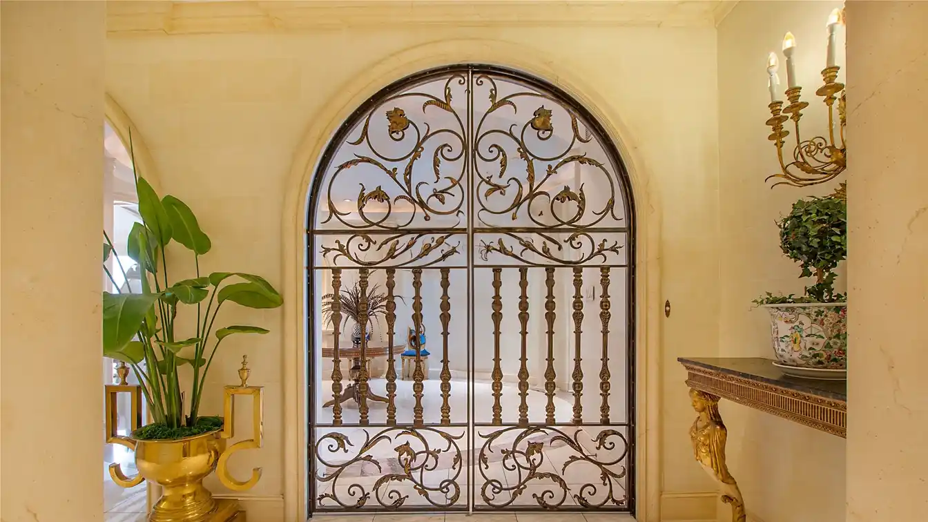 Extraordinary Full-floor Home in a Prestigious Building
