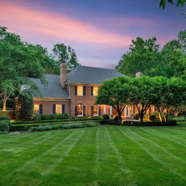 TIMELESS ARCHITECTURE WITH MODERN LUXURY