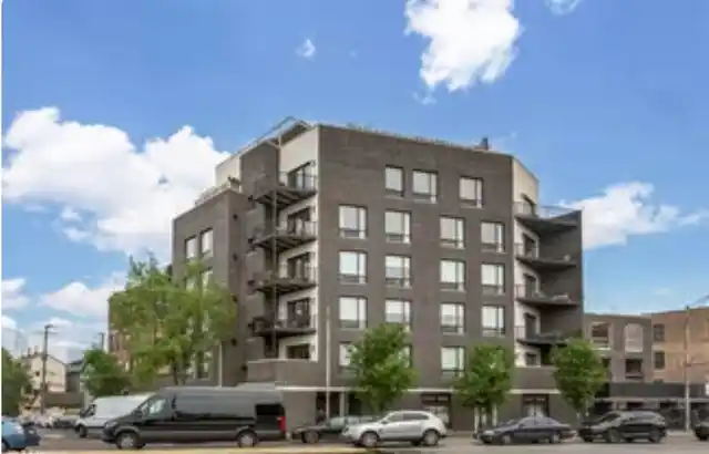 Spacious Condo in Hip West Town