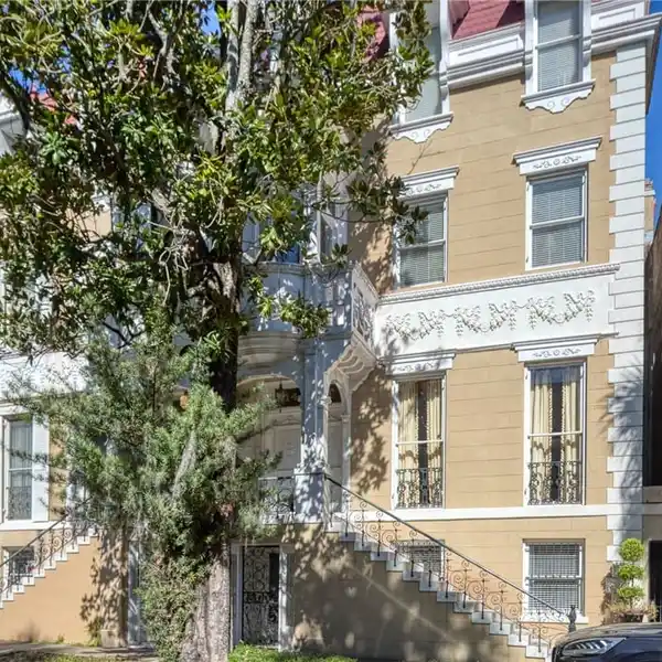 THE WEDDING CAKE MANSION