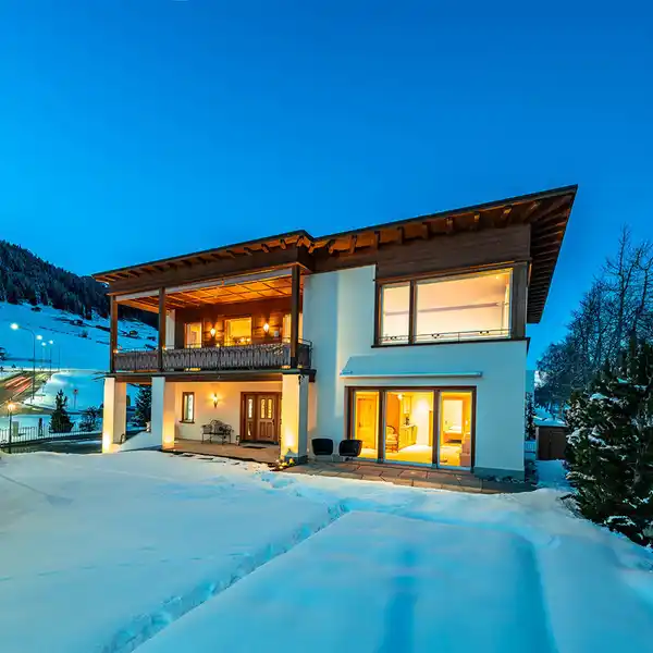 HOLIDAY HOME WITH MOUNTAIN VIEWS IN DAVOS PLATZ: SPACIOUS AND MODERN