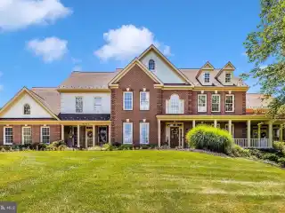 Spectacular Estate Home on 2.8 Private Acres