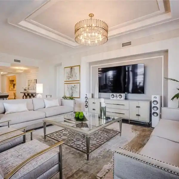 ELEVATED LIVING IN PRESTIGIOUS NAPLES SQUARE