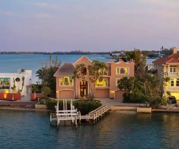 BREATHTAKING WATERFRONT HOME