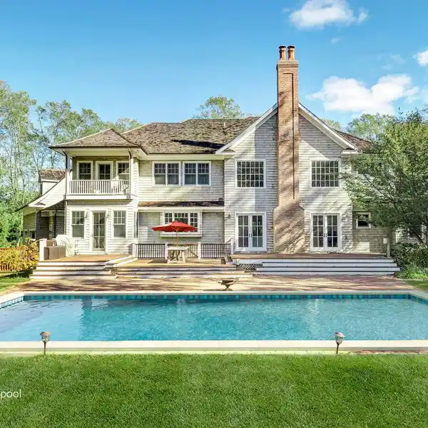 SHINGLED TRADITIONAL RENTAL IN NORTH HAVEN POINT