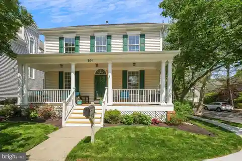 King Farm Colonial with Designer Flair