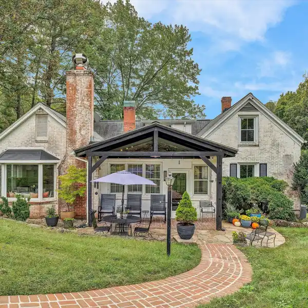 AMAZING HOME IN THE HEART OF SALEM