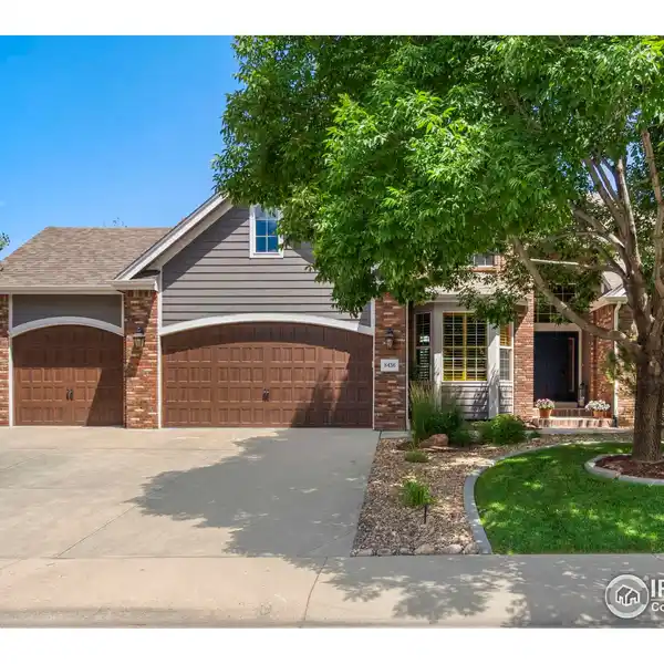 CUSTOM STUNNER IN HIGHLAND MEADOWS
