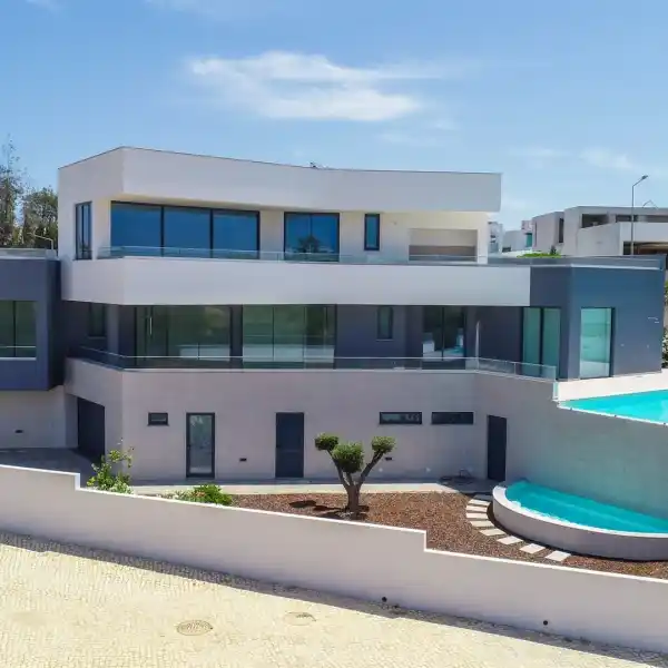 CONTEMPORARY SEA-VIEW VILLA
