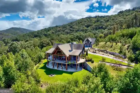 Equestrian Estate with Mountain Views