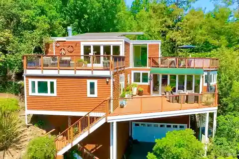 Custom Stunner on Prestigious Middle Ridge