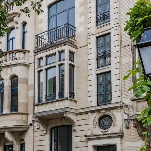 ELEGANT TRIPLEX WITH GARDEN AND ENDLESS POTENTIAL