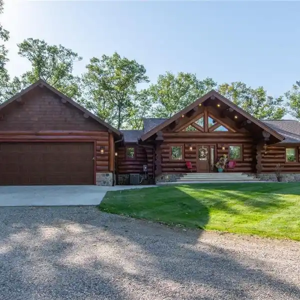 CUSTOM LOG HOME ON FISH TRAP LAKE