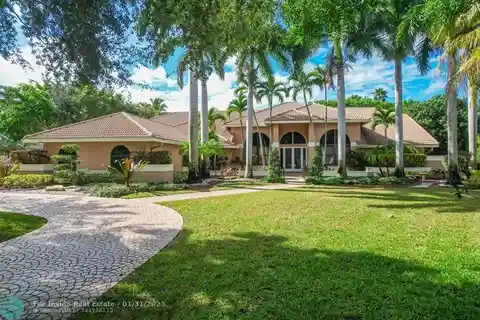 Spectacular Home in Prestigious Cypresshead