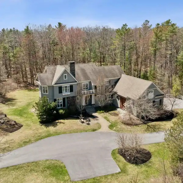 MOVE-IN READY CUSTOM HOME