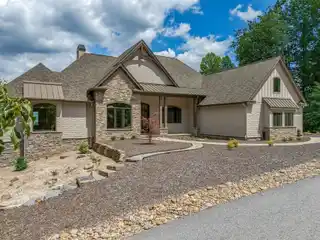 New Luxury Construction with Panoramic Mountain Views