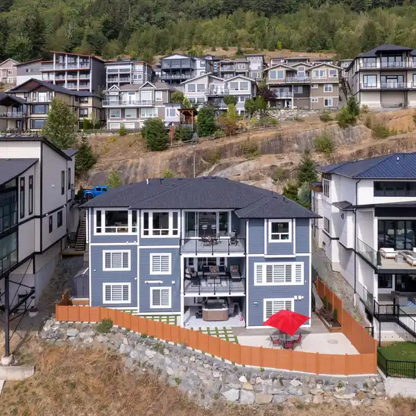 SHOWSTOPPER IN CARRINGTON ESTATES