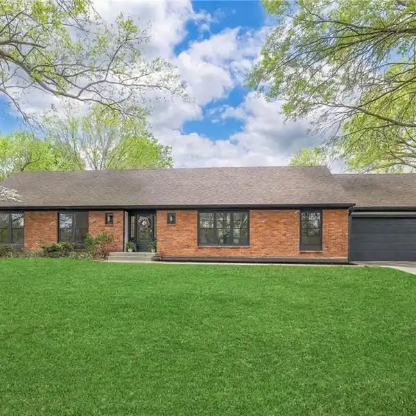 REMODELED REVERE 1.5-STORY IN LEAWOOD ESTATES
