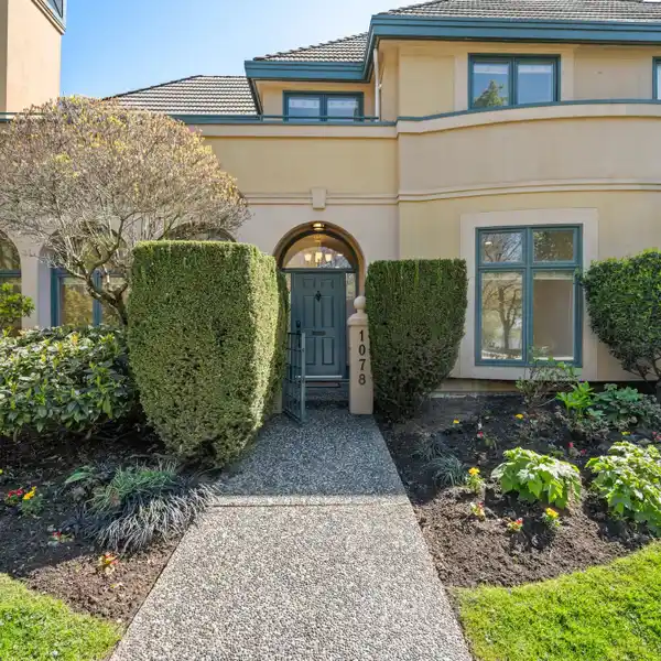 UNIQUE OCEAN VIEW HALF DUPLEX