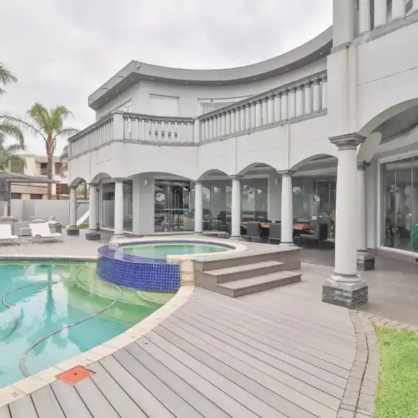 ONE-OF-A-KIND RESIDENCE IN THE PRESTIGIOUS BANKENVELD ESTATE