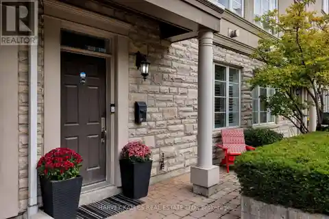 Estate Townhomes of Hoggs Hollow