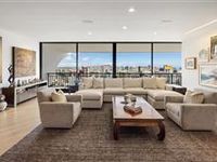 MODERN CONDO IN SOUGHT-AFTER PUNCHBOWL HIGH RISE