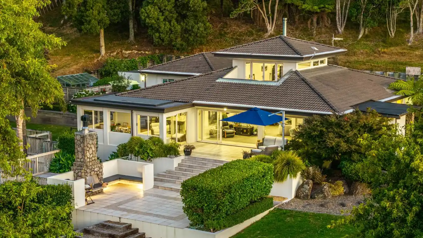 Luxurious Lifestyle Property with Stunning Panoramic Views