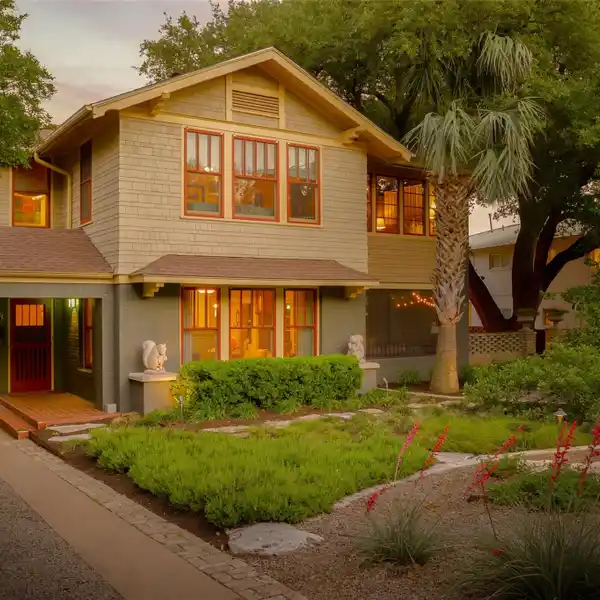 BEAUTIFULLY RESTORED 1922 HOME