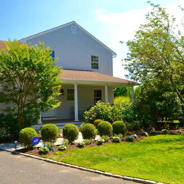 CHIC COASTAL LIVING NEAR VILLAGE AND BEACH